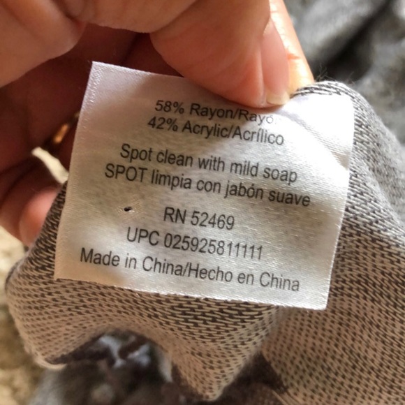 Scarf - Picture 5 of 5